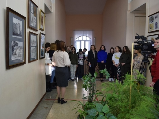 В Тамбове открыли выставку работ учеников художественной школы