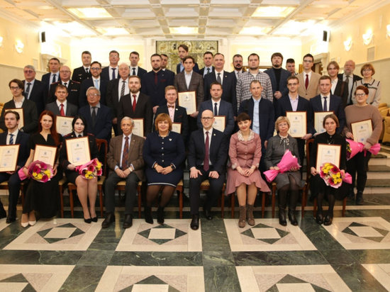Заслуженных ученых края наградили в Хабаровске
