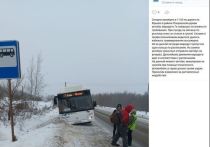 В Новгородской области по дороге на Юрьево в районе Покровской церкви автобус маршрута №7а совершил остановку по требованию пассажира