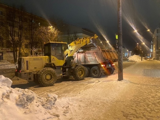 С улиц Йошкар-Олы ежедневно вывозится более 1500 кубометров снега