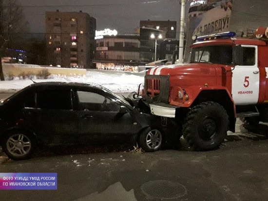 Три человека пострадали в ДТП с пожарной машиной на Шереметевском проспекте в Иванове