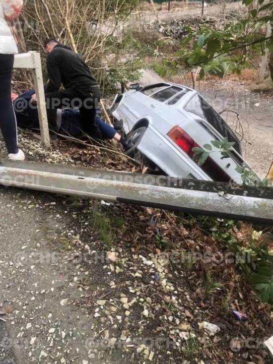 Таксист пострадал в ДТП на Мацестинской дороге в Сочи