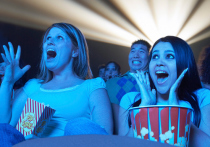 Незаконно снимающих кино в зале кинотеатров приравняют к употребляющим спиртные напитки и будут выводить во время сеанса