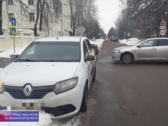 В Иванове в ДТП с Toyota пострадали две 27-летние пассажирки Renault