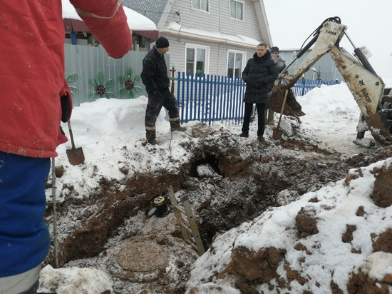 С 6 февраля 70 домов деревни Омутница остались без воды из-за аварии на трубопроводе