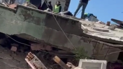 Появилось видео рухнувшего дома в Турции, под которым находится семья москвичей 