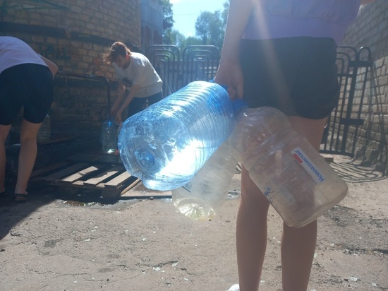 Мингазов: с субботы цена на воду в ДНР не должна превышать 3,5 рубля за литр