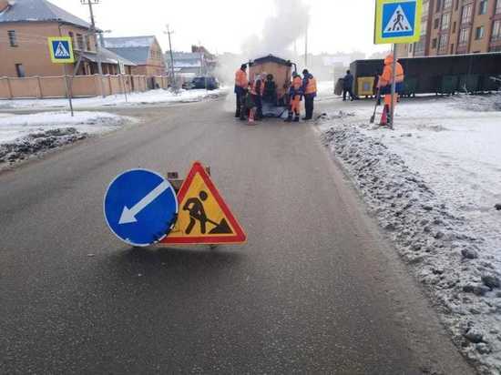 В Тамбове продолжают латать ямы на дорогах