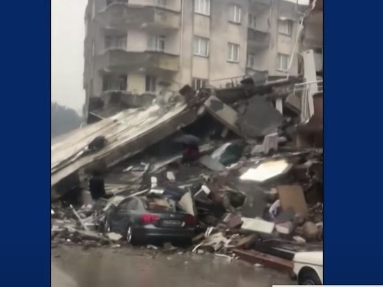 Число жертв землетрясения в Турции возросло до 12 391 человека