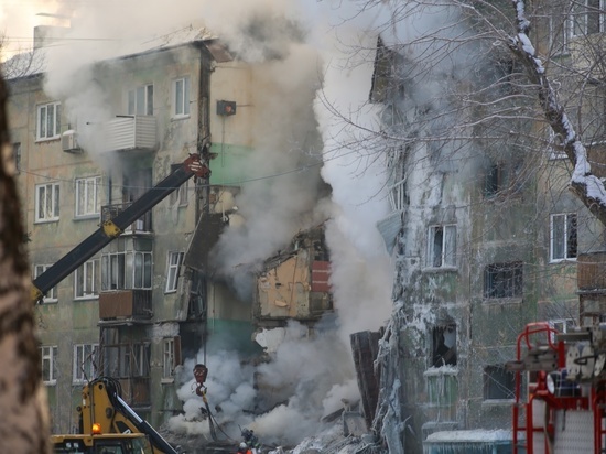 В Новосибирске момент взрыва дома на Линейной попал на камеру домофона