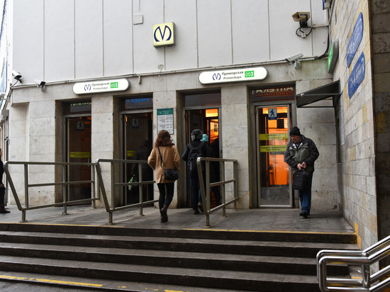 Петербуржцам рассказали, почему закрылся торговый комплекс у метро «Приморская»