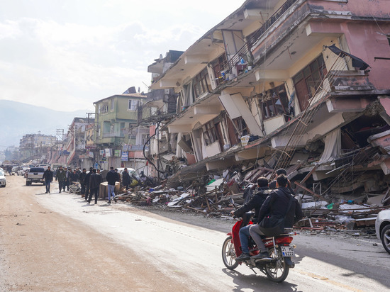 Anadolu: шесть человек извлекли из-под завалов через 68 часов после землетрясения в Турции