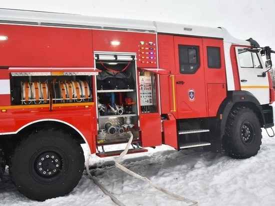 Жительница Новосибирска сообщила, что пожарные не могли подъехать к взорвавшемуся дому