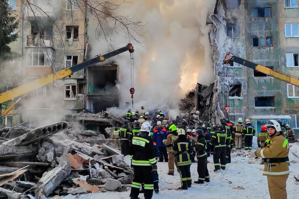Кадры с места взрыва пятиэтажки в Новосибирске: есть погибшие