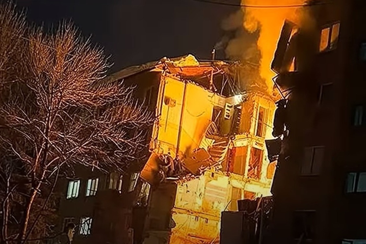 Траур в новосибирске. Взрыв газа. Обрушение дома. Взрыв дома в Новосибирске. Обрушился дом в Новосибирске.