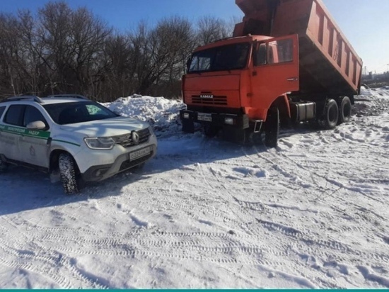 В Курске поймали водителя КамАЗа за незаконным складированием снега