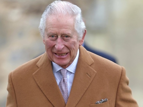 Британцев умилила дырка на носке принца Чарльза: «Он один из нас!» - МК