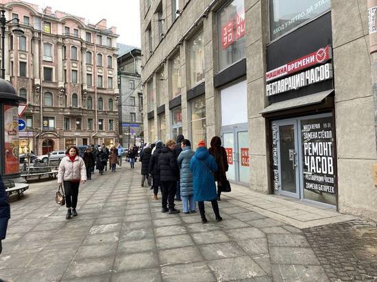 Магазины Uniqlo в Петербурге опустеют и не откроются: бренд решил полностью уйти из России
