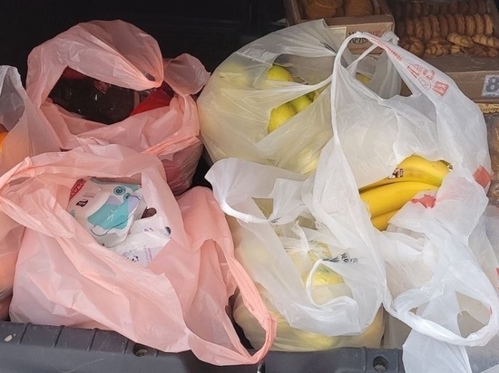 В Тверской области таксисты привезли багажник фруктов для пациентов военного госпиталя