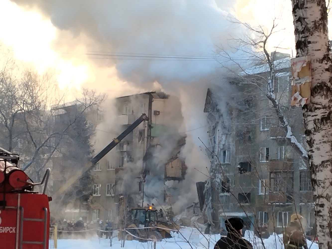 В Новосибирске продолжается разбор завалов после взрыва газа в жилом доме: 13 жутких фото с места ЧП
