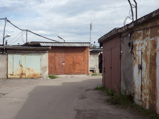 Подлежат сносу. Владельцы гаражей в Кудрово препятствуют строительству транспортной развязки на Мурманском шоссе