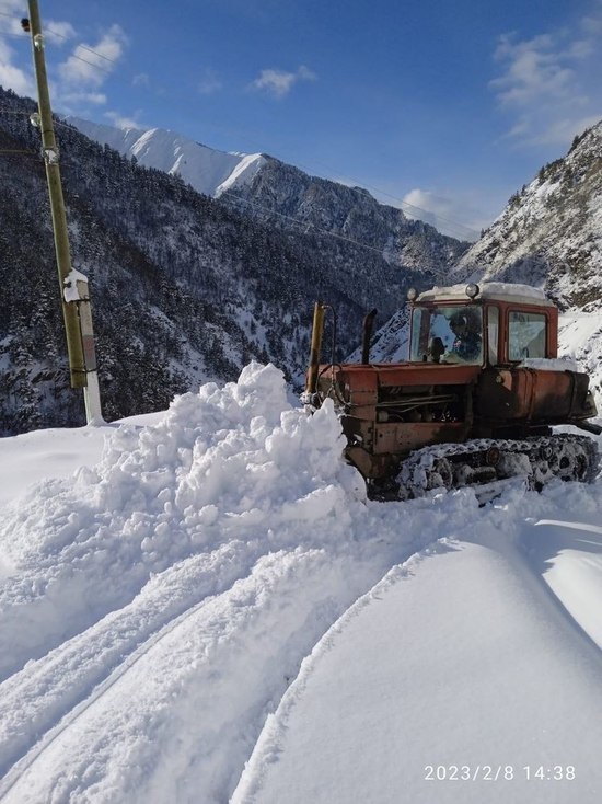Дорожники в Дагестане расчищают горные пути