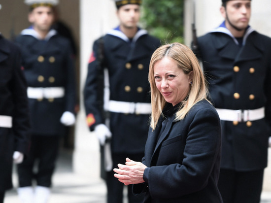 Мелони поспорила с Макроном из-за визита Зеленского в Париж