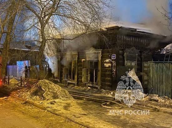 Утром на Партизанской в Иркутске горел нежилой дом