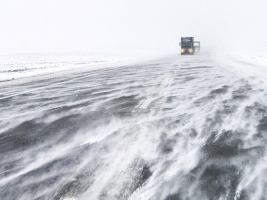 На трассе в Калмыкии загорелся грузовик