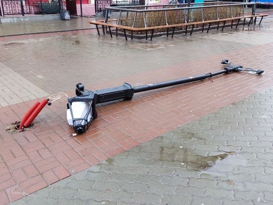 Синоптик предупредил, в каких районах Петербурга пешеходов будет сдувать штормовым ветром