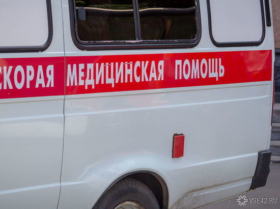 Врачи скорой помощи в кузбасском городе не могли доехать до пациента из-за заснеженных дорог