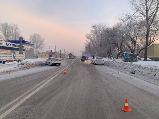 В Новосибирске 36-летняя женщина пострадала в массовом ДТП