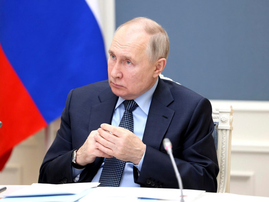 Путин осмотрел лесопильный цех под Архангельском