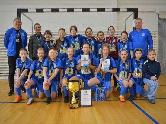 Команда девочек из футбольного клуба «Псков» победила на первенстве ОФФ «Северо-Запад»
