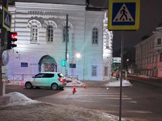 Костромские ДТП: водятел на «Шкоде» сбил женщину с ребенком на пешеходном переходе