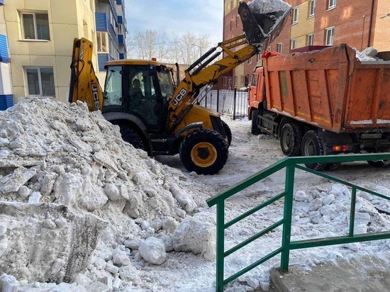 Более 800 дворников ежедневно чистят дворы в Иркутске