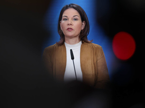 Глава МИД Германии Бербок назвала ошибкой свои слова о войне против России