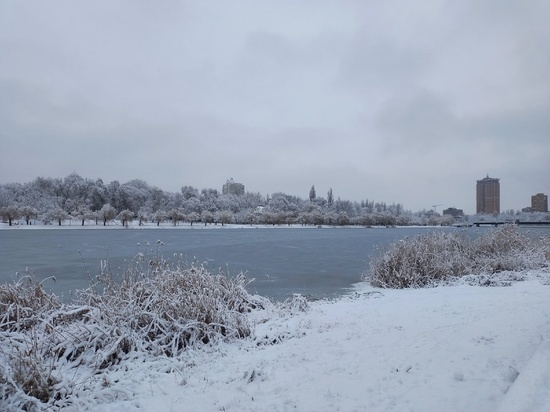Автомобиль провалился под лед на реке Кальмиус в ДНР