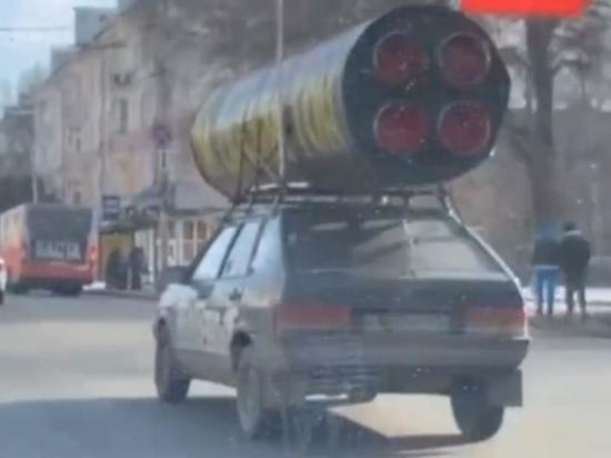 По центру Рязани проехал автомобиль-ракетоносец «На Вашингтон»