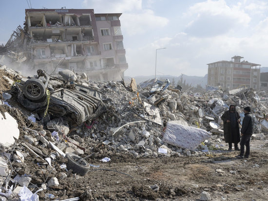 Число жертв землетрясения  в Турции возросло до 24 617