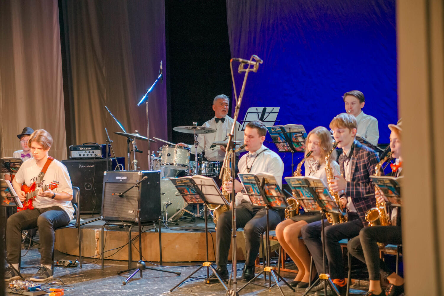 «ДжаZZ» собрал друзей в Хабаровском театре драмы: фото концерта