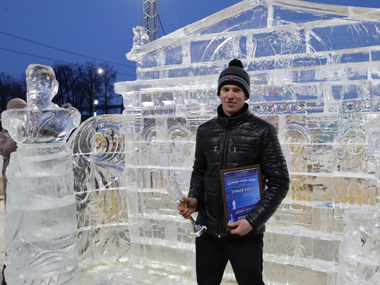 Гран-при на костромском конкурсе ледяных скульптур взяла композиция «Весь мир — театр»