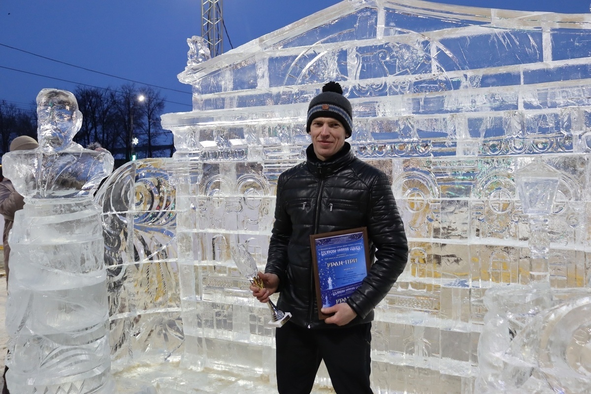 Гран-при на костромском конкурсе ледяных скульптур взяла композиция «Весь мир — театр»