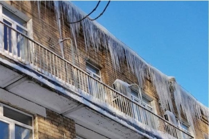 В Галиче мэрия решила привлечь к очистке крыш от снега жильцов многоквартирных домов