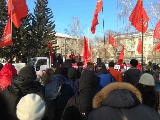 Барнаульцы вышли митинговать против роста тарифов на ЖКХ