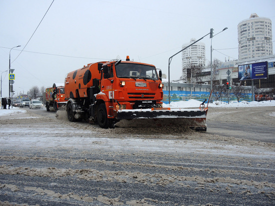 Дорожные службы за сутки очистили от снега свыше 20 тысяч км в Подмосковье