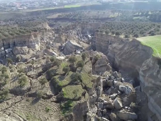 Опубликовано видео огромного разлома после землетрясения в турецкой провинции Хатай