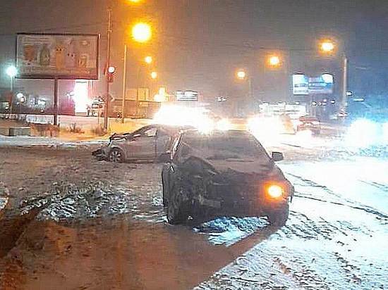 Двух женщин отправили в больницу после аварии на улице Остужева в Воронеже