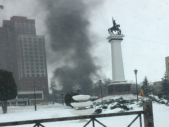 На Московском шоссе в Рязани засняли сильный дым около ЗАГСа