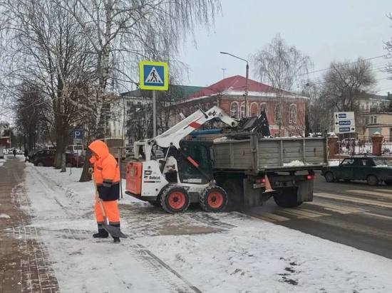 13 февраля в Белгороде убирали снег 986 рабочих и 71 единица техники